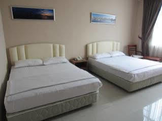 Mendu Inn Kuching Exteriör bild